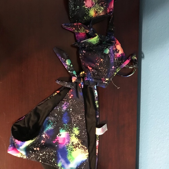 Bikini - Picture 6 of 6